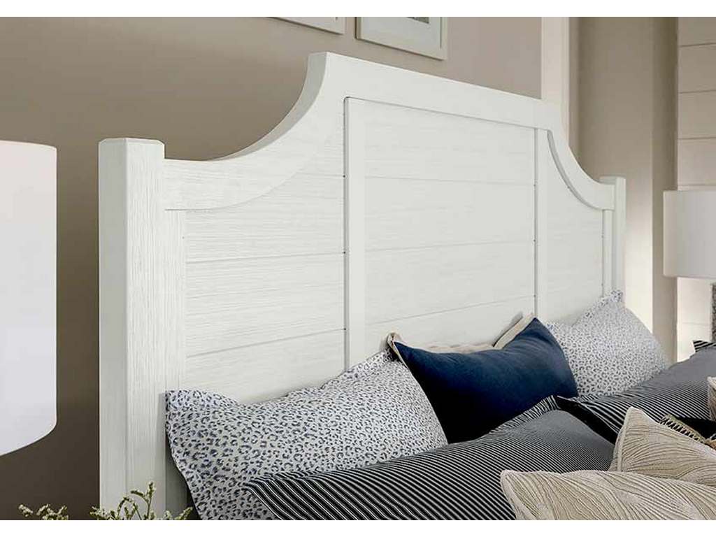 Artisan and Post 116-557-755-722 Maple Road Two-Tone Queen Scalloped Bed Soft White Artisan and Post 116-557-755-722 Maple Road Two-Tone Queen Scalloped Bed Soft White