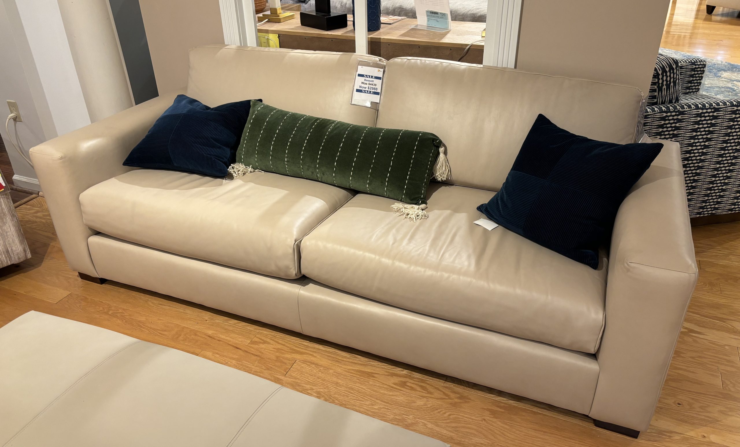 Bassett 3129-62L Weldon Sofa