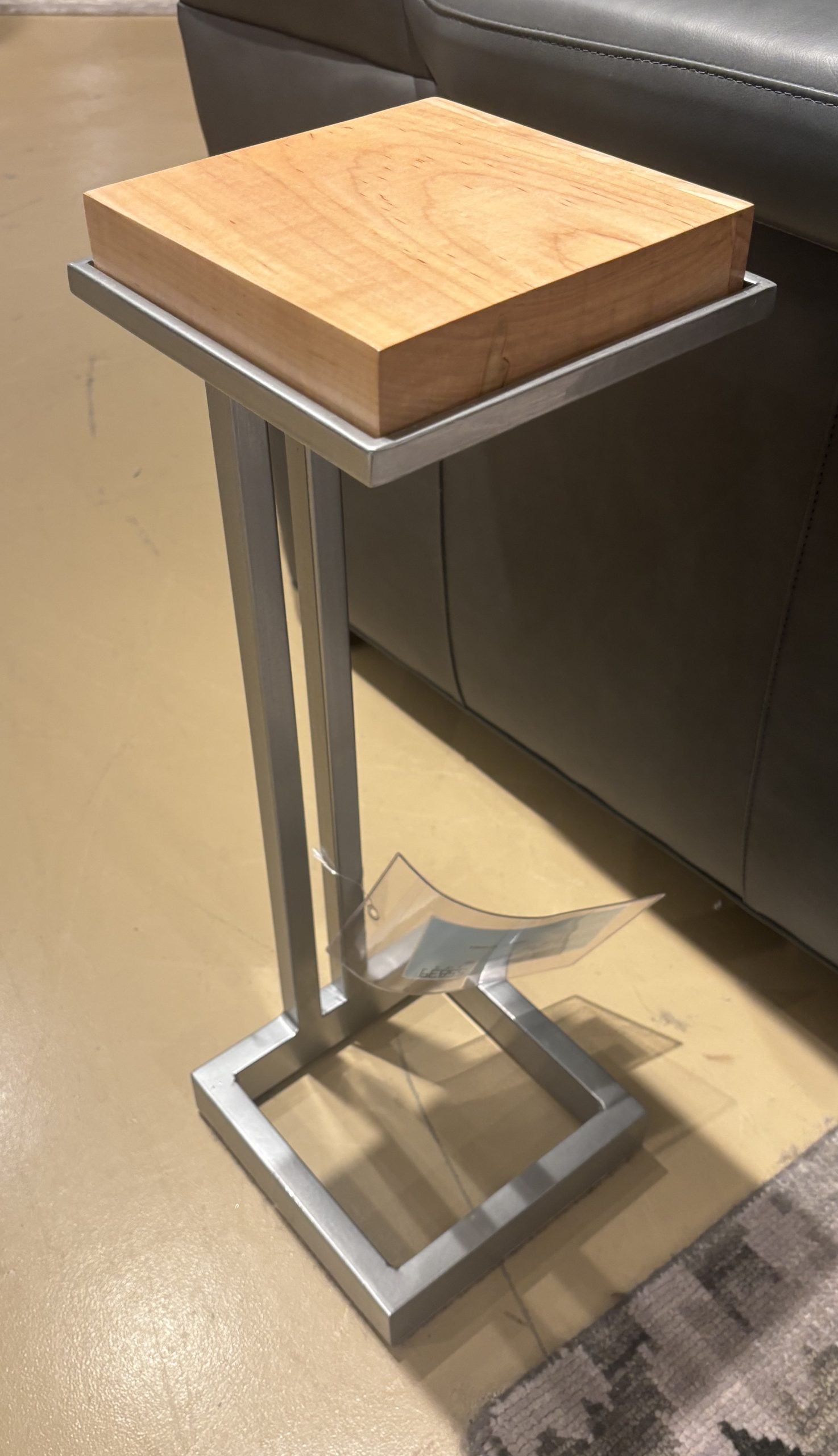 Charleston Forge 7328 West End Drink Table Hickory Park Furniture