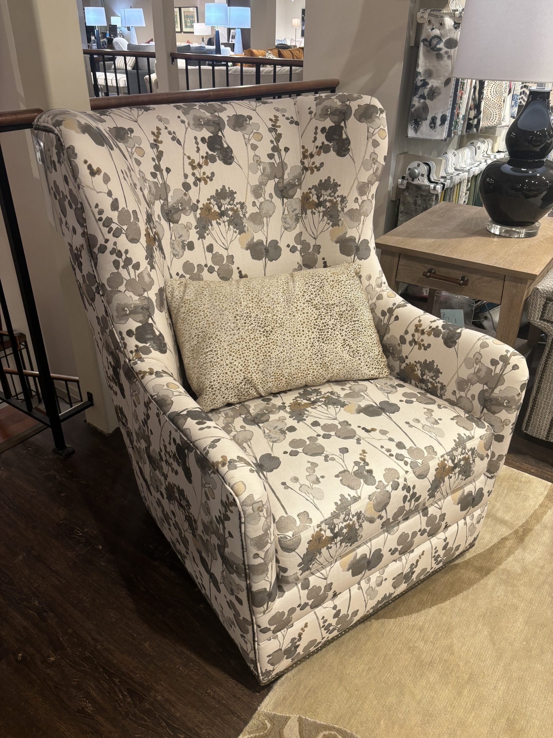 Kincaid 073-02 Asher Swivel Chair