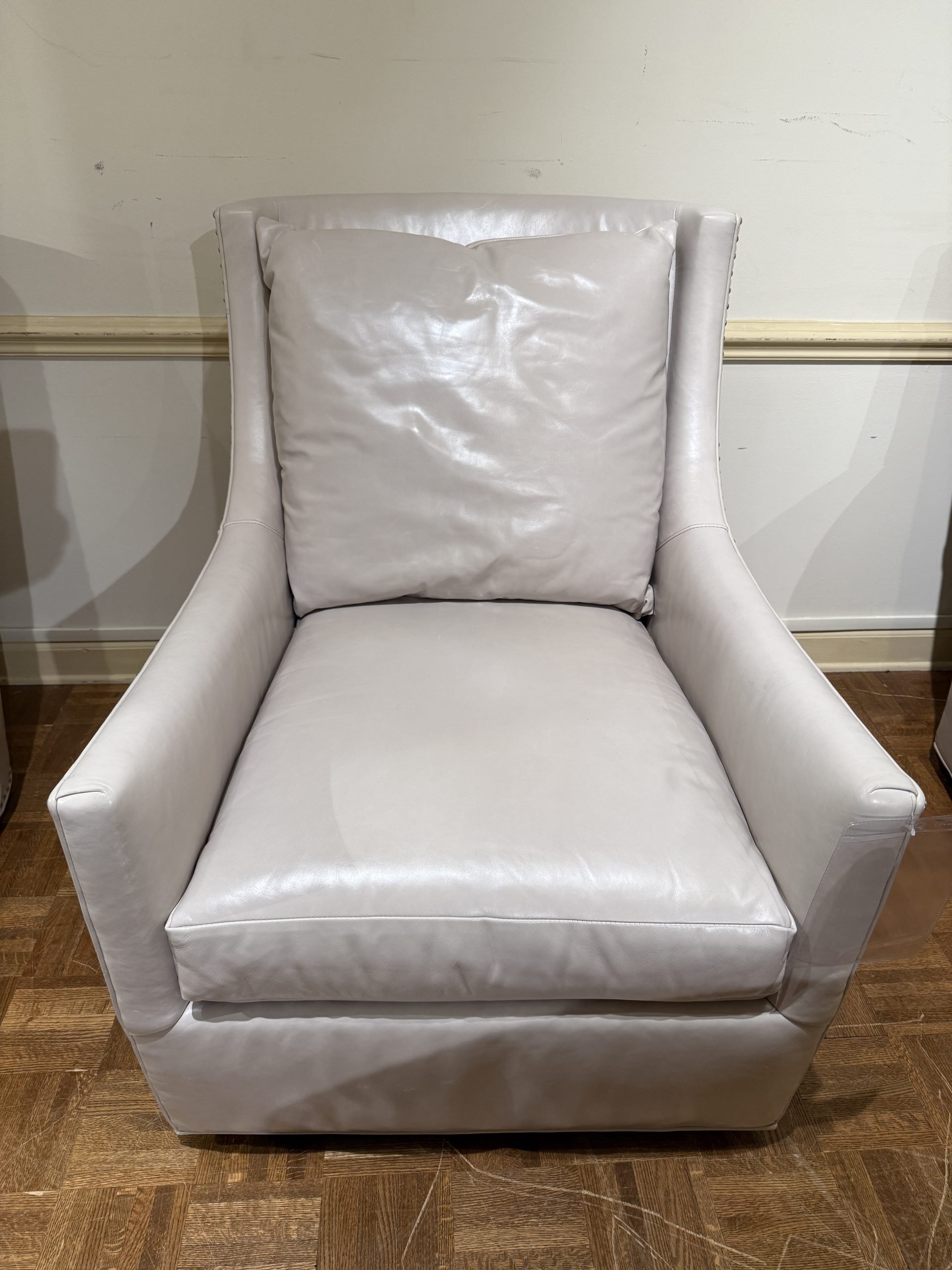 CR Laine L4565-05SW Lynea Living Room Swivel Chair