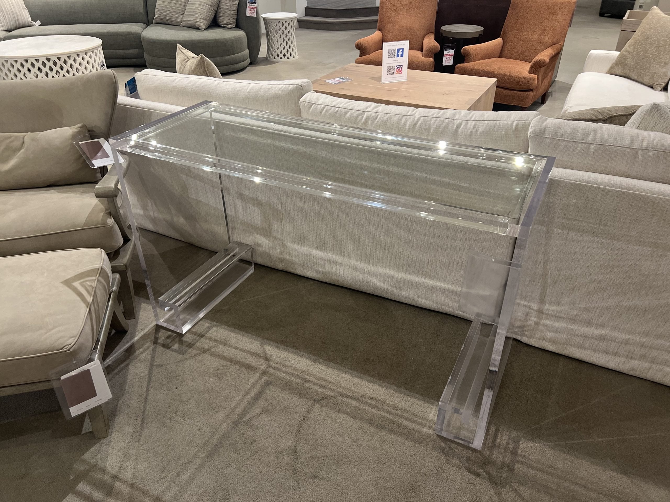 Highland House HH19-613S-AS/20 Molly Acrylic Console