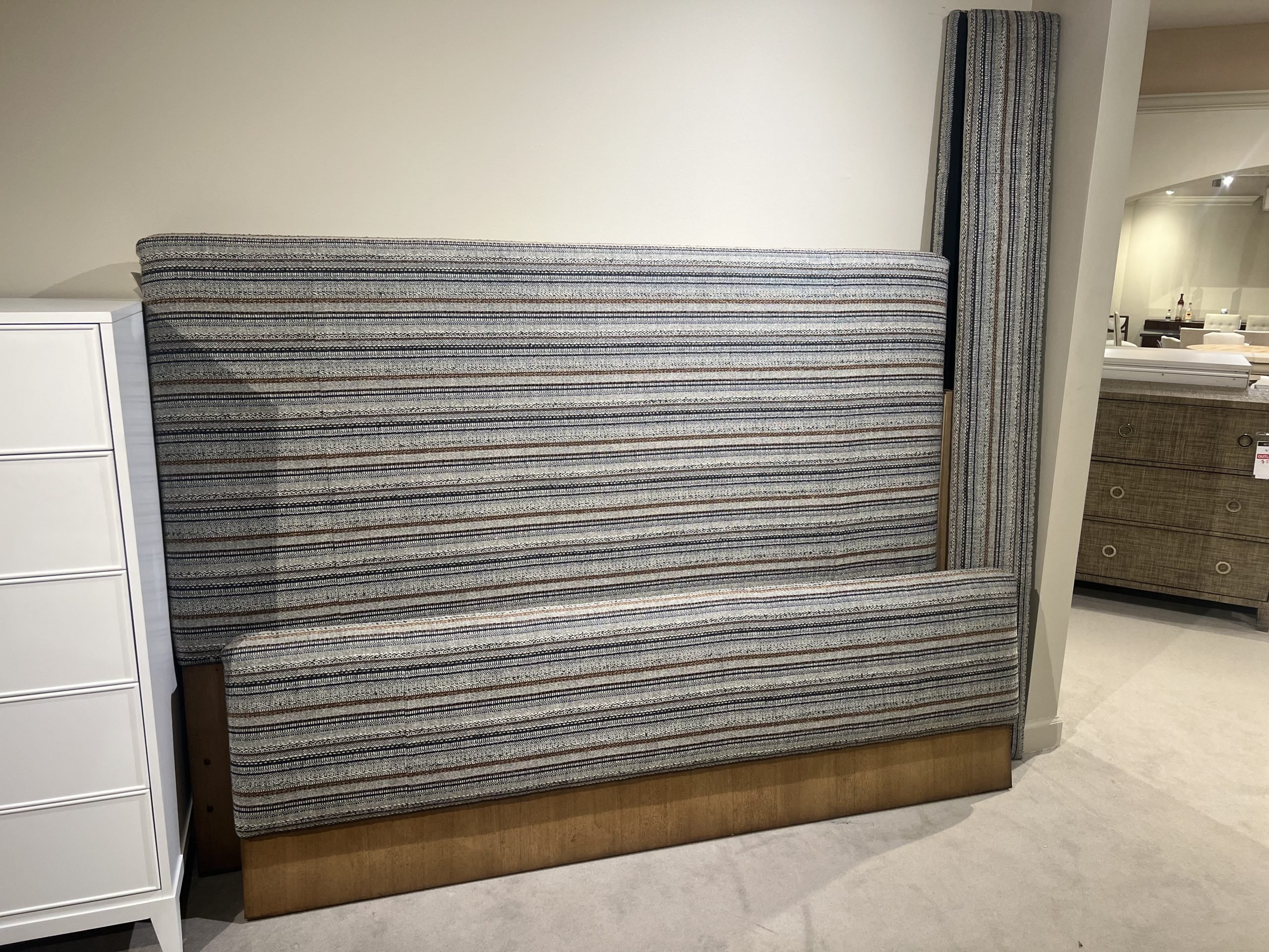 Century C79-166/10,20,30 Woodbury Uph King Bed