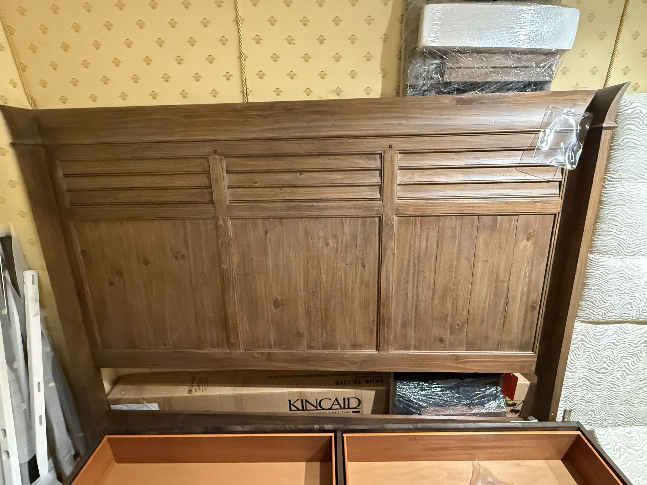 Kincaid 76-131 Weatherford King Storage Bed