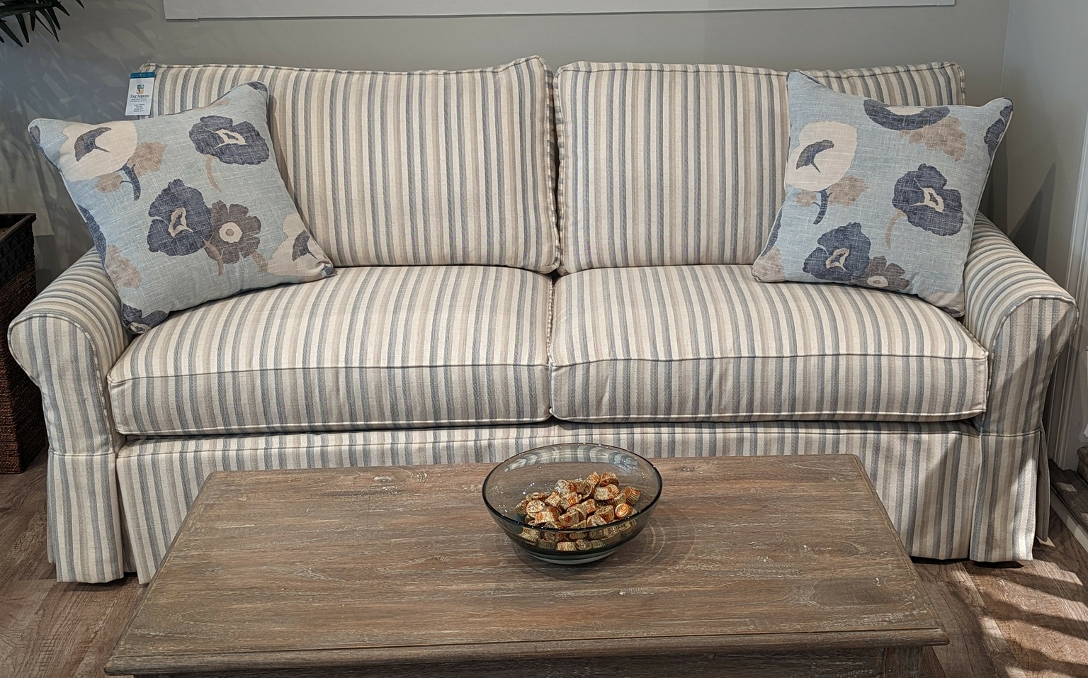 Four Seasons 16222S LANDON 2 SEAT SOFA