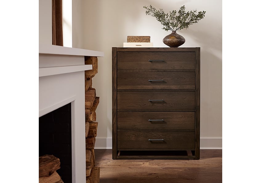 Vaughan Bassett 840-115 5 Drawer Chest In Dark Oak