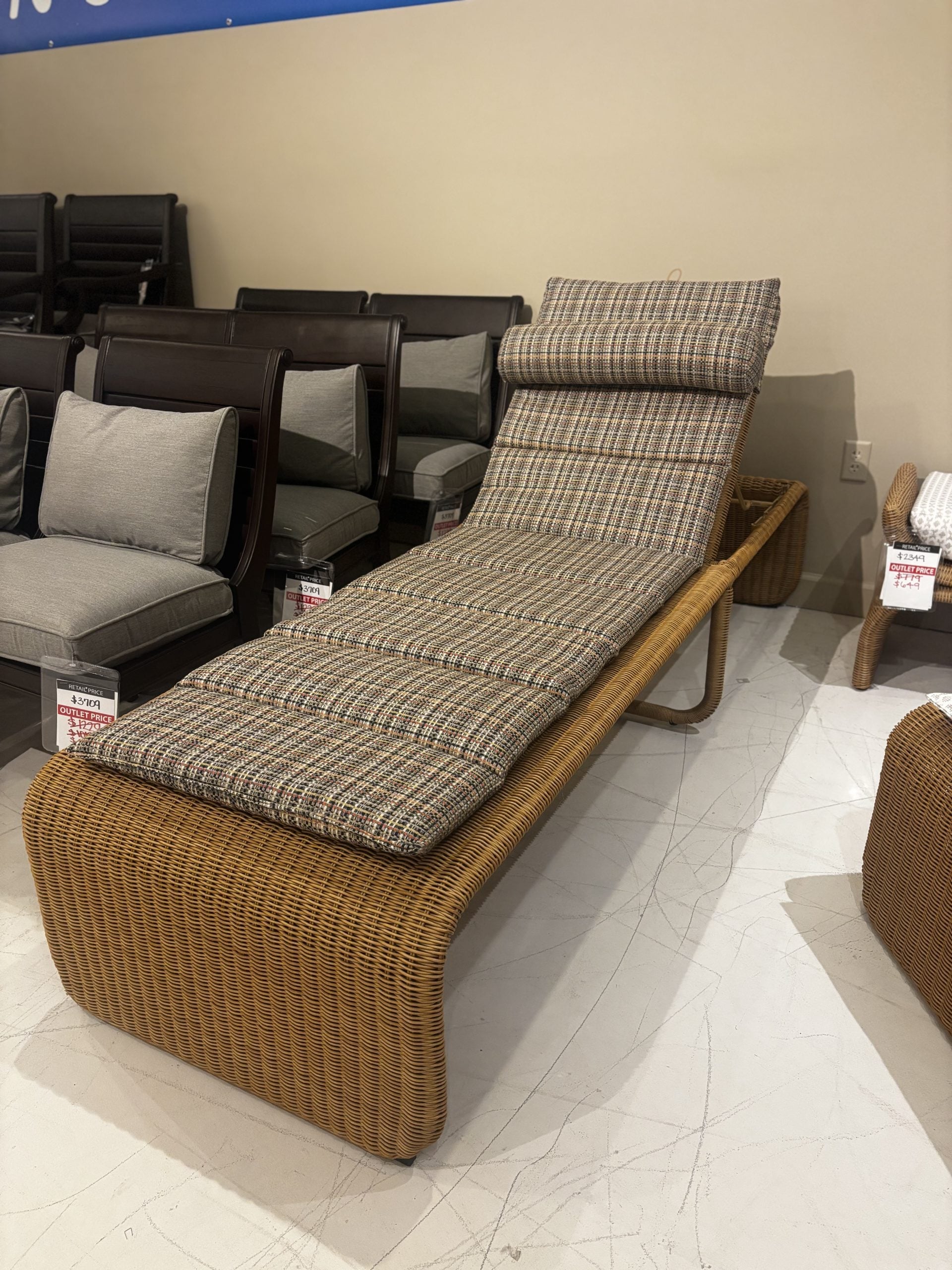 Century C7-D54-70/130 Outdoor Chaise