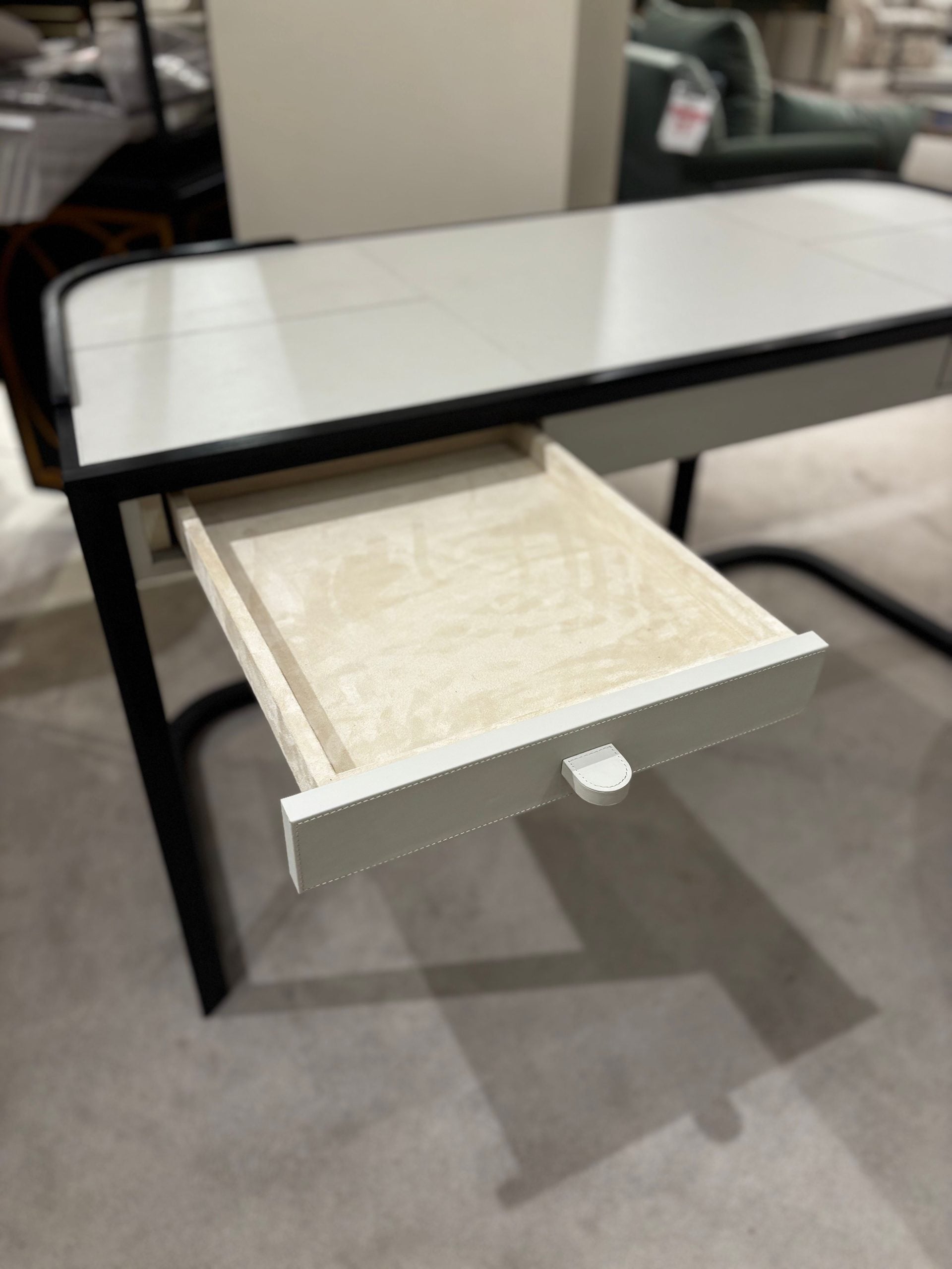 Maitland-Smith 8496-55/20 Jude Desk Maitland-Smith 8496-55/20 Jude Desk