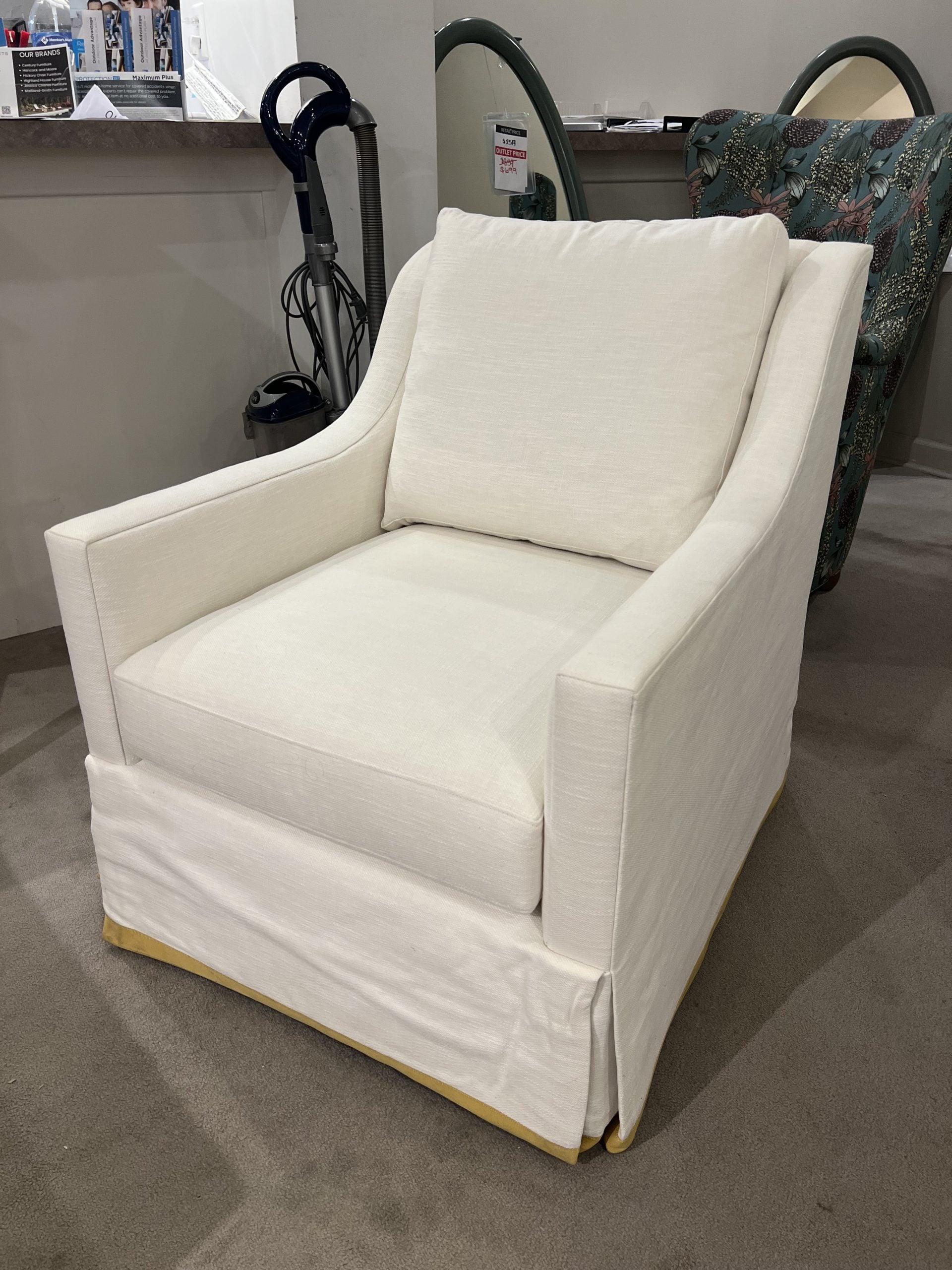 Highland House 1565SW/30	Antonio Skirted Swivel Chair