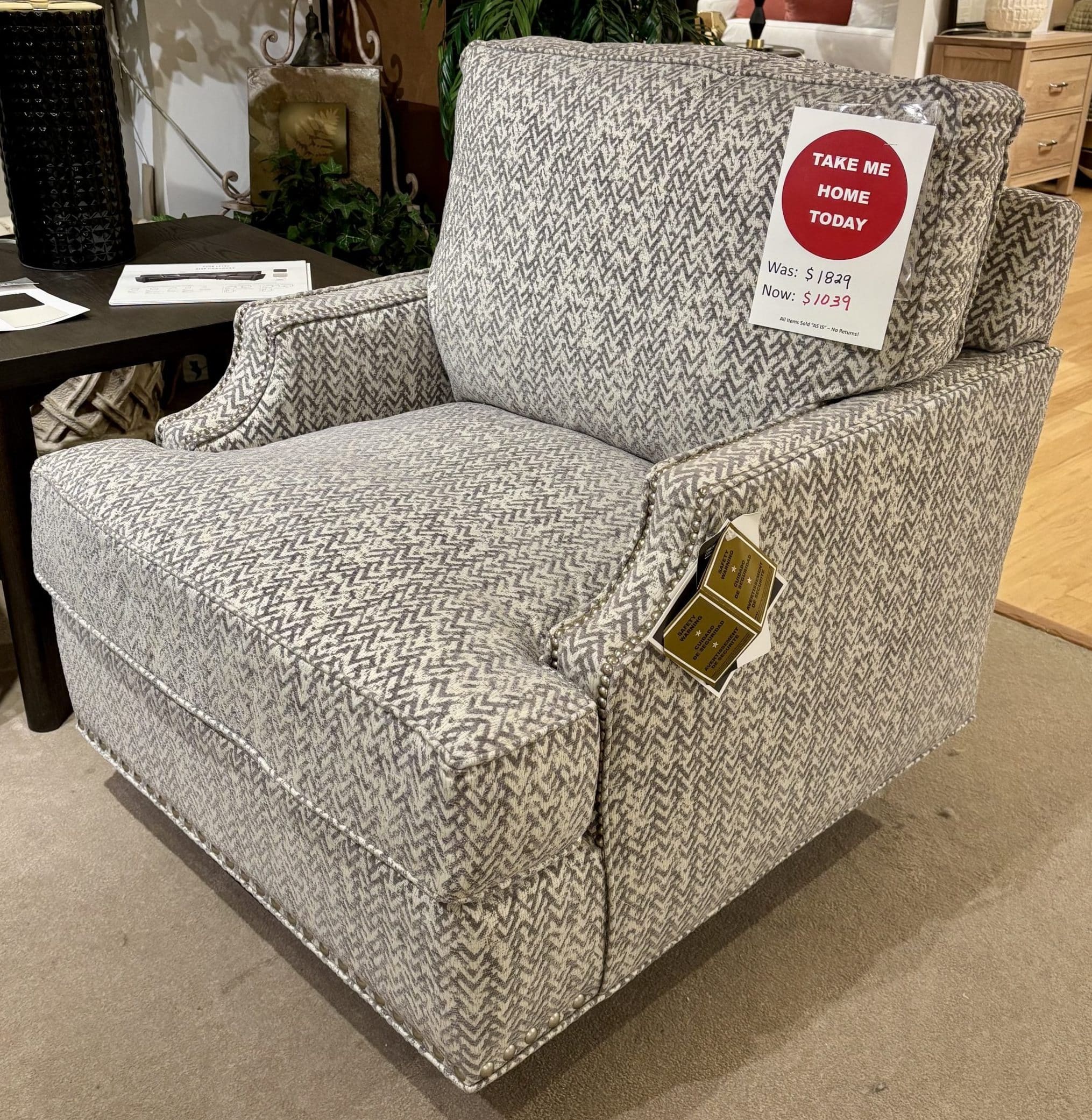 Bassett C000-12ST Custom Swivel Chair