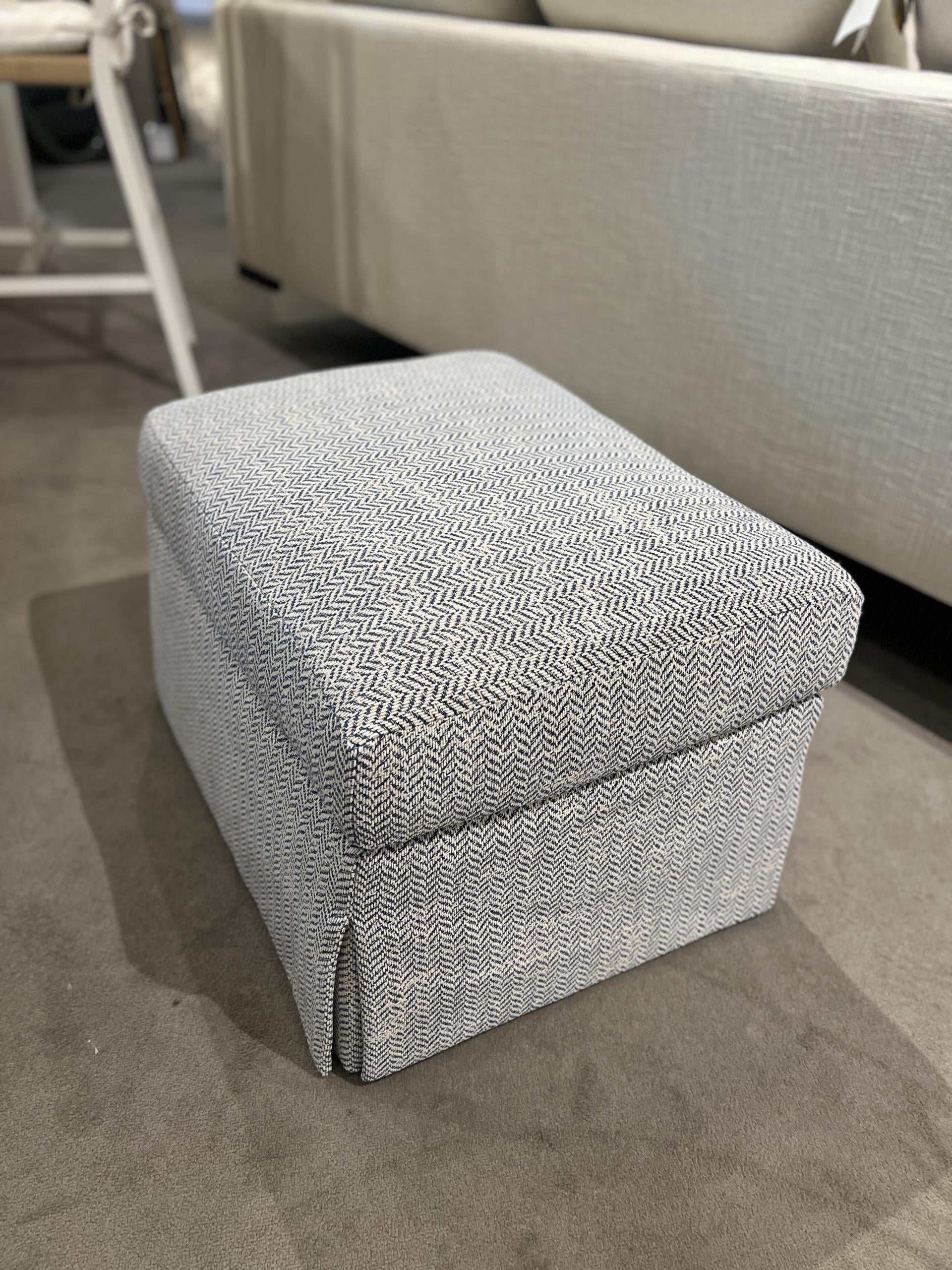 Highland House 2628-27/320 Sloane Skirted Ottoman