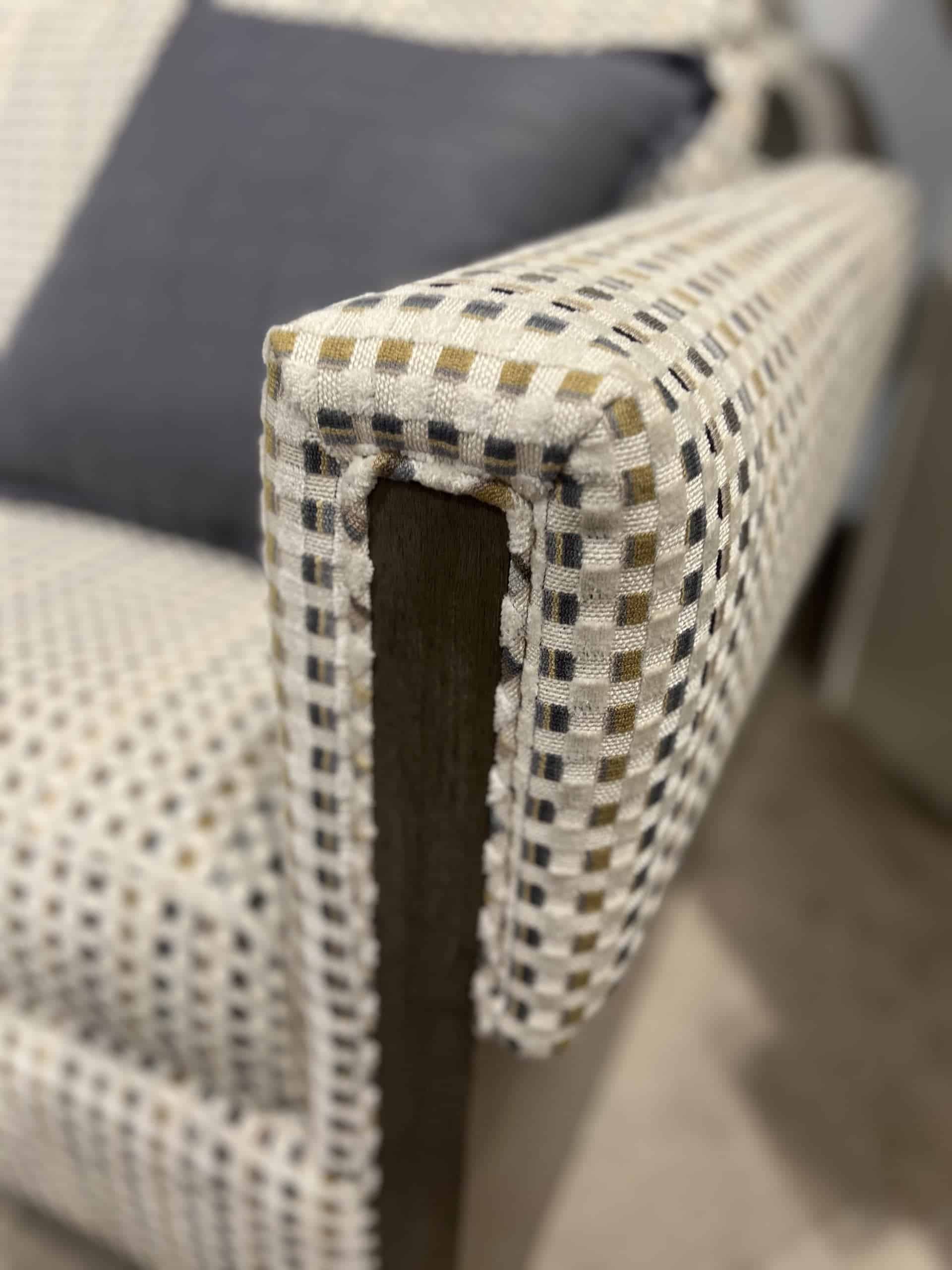 Century LTD5308-2/70 Woodbury Sofa Century LTD5308-2/70 Woodbury Sofa