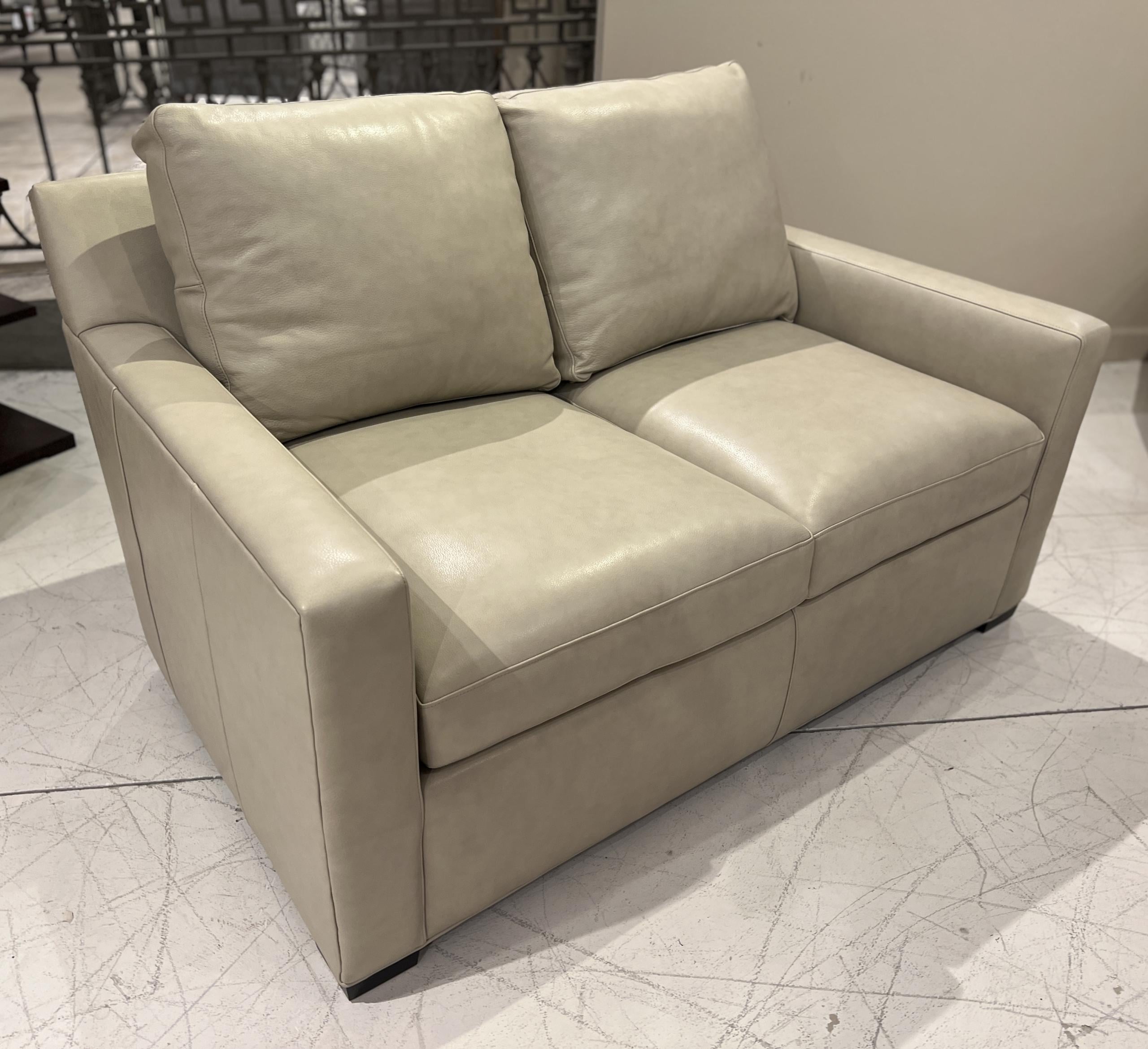 Hancock and Moore E6869-2-BIS/1408 Lawson Loveseat Hancock and Moore E6869-2-BIS/1408 Lawson Loveseat