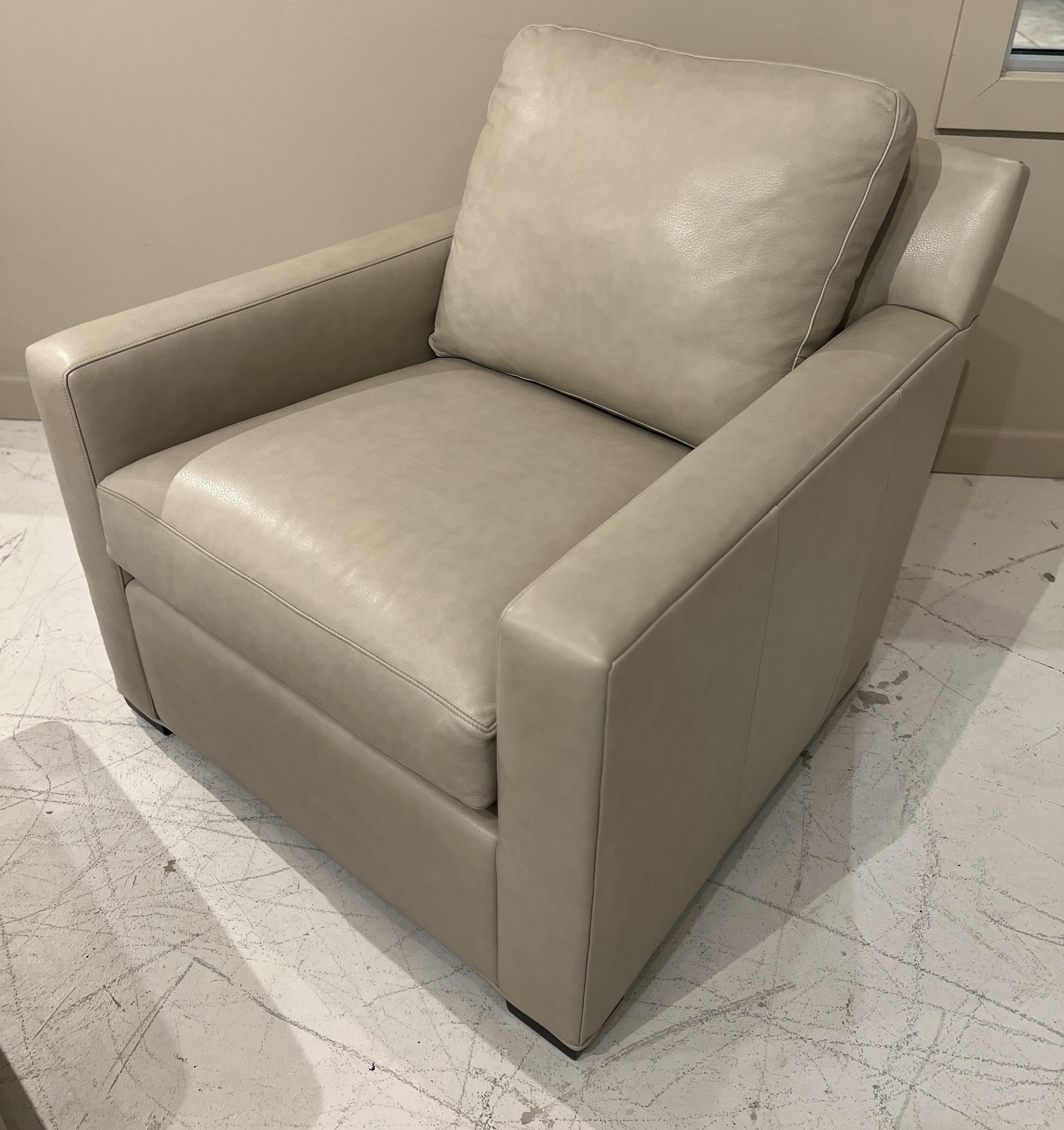 Hancock and Moore E6869-1-BIS/1407 Lawson Chair