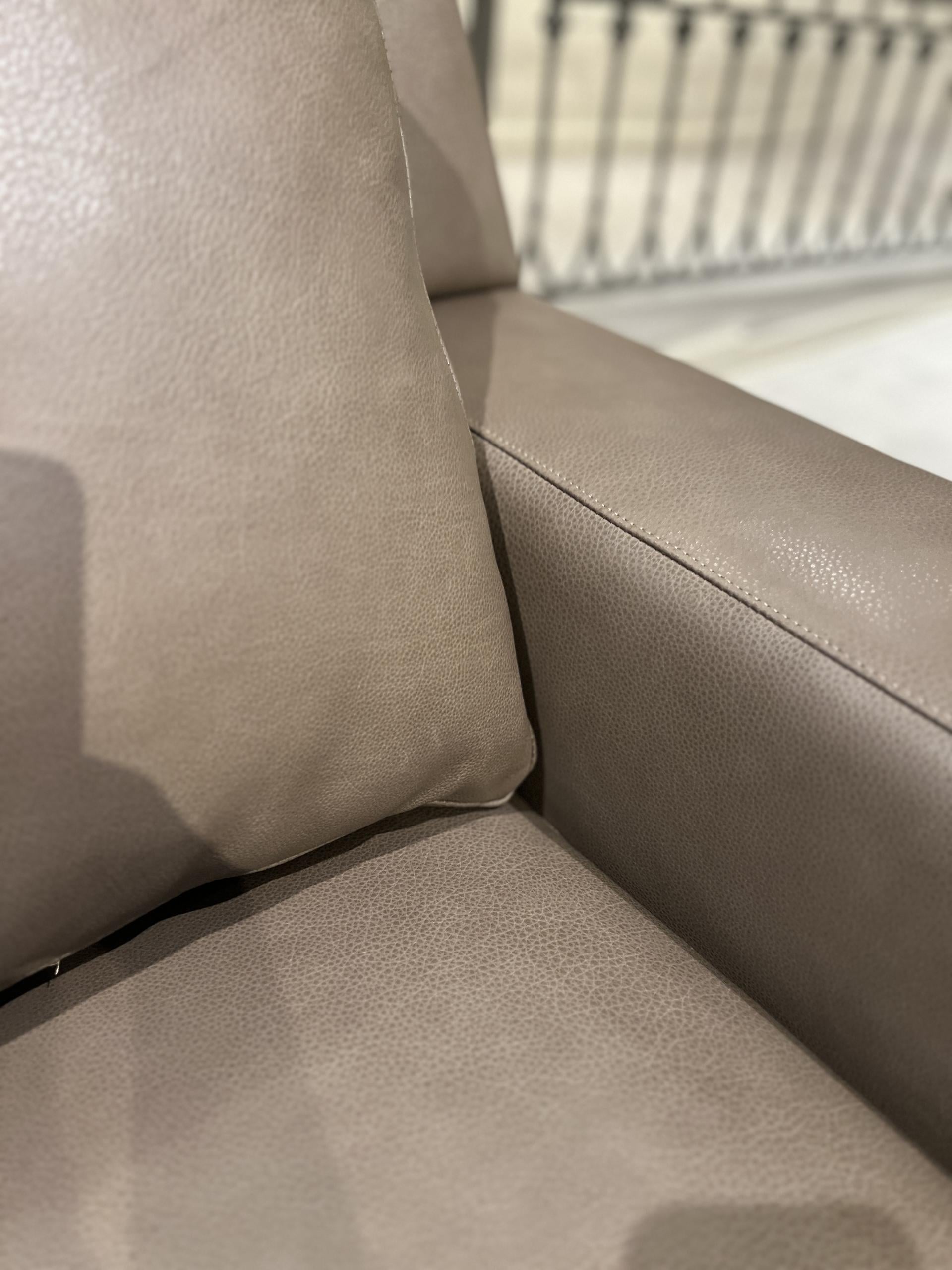 Hancock and Moore E6870-1-TRU/1411 Octavius Chair Hancock and Moore E6870-1-TRU/1411 Octavius Chair